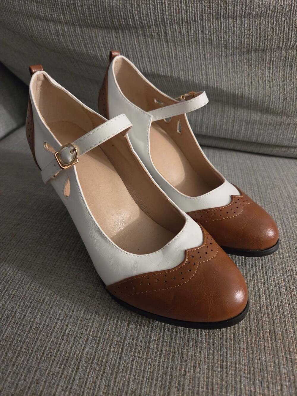 Vintage Mary Jane Pumps Size 38 Brown White Two-Tone Brogue Heels